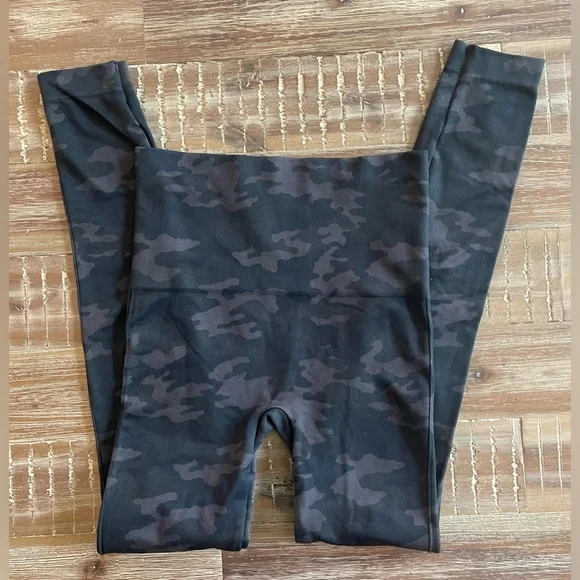 SPANX Look At Me Now Camo Seamless Leggings High Waisted Sz S - Picture 4 of 5